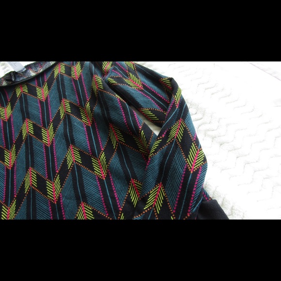 Divided H&M Sweatshirt With Cute Design Crew Neck - Picture 3 of 7